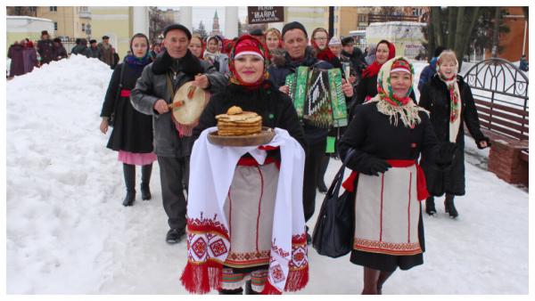 A group of Mari people