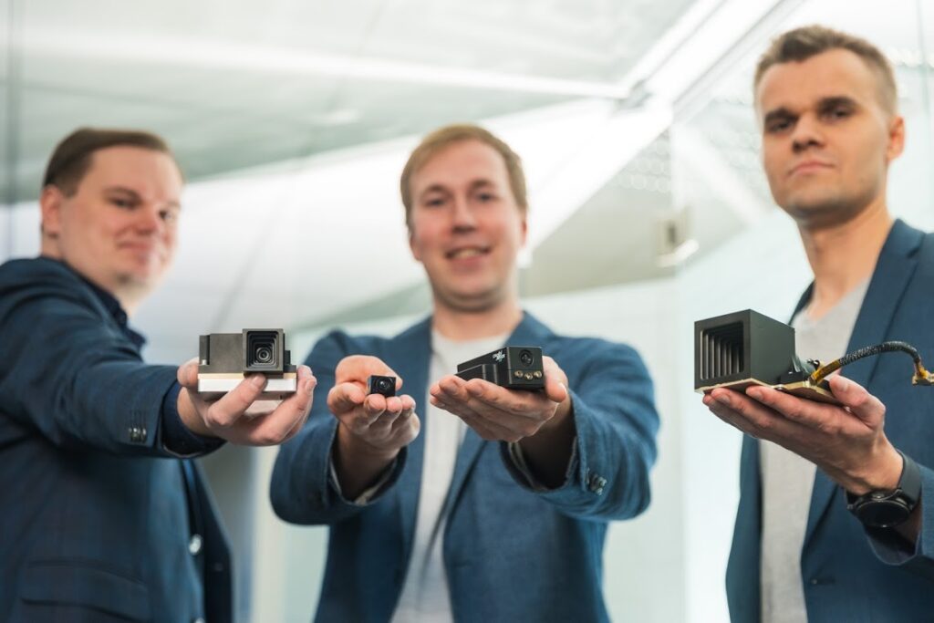 Mihkel Pajusalu (associate professor in space technology, University of Tartu), Jaan Viru (founder and CTO of Crystalspace), Jaan Hendrik Murumets (CEO of Krakul) holding the space camera models.